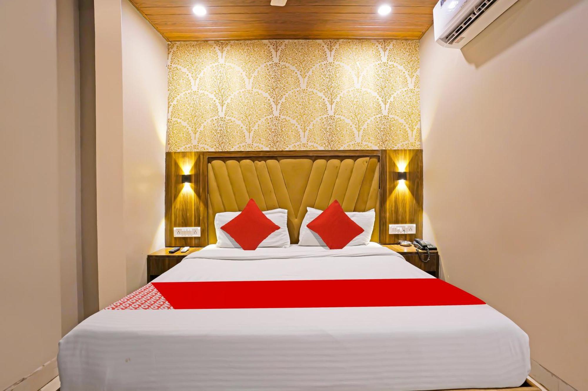 Super Hotel O Homestay Andheri East Mumbai Exteriör bild
