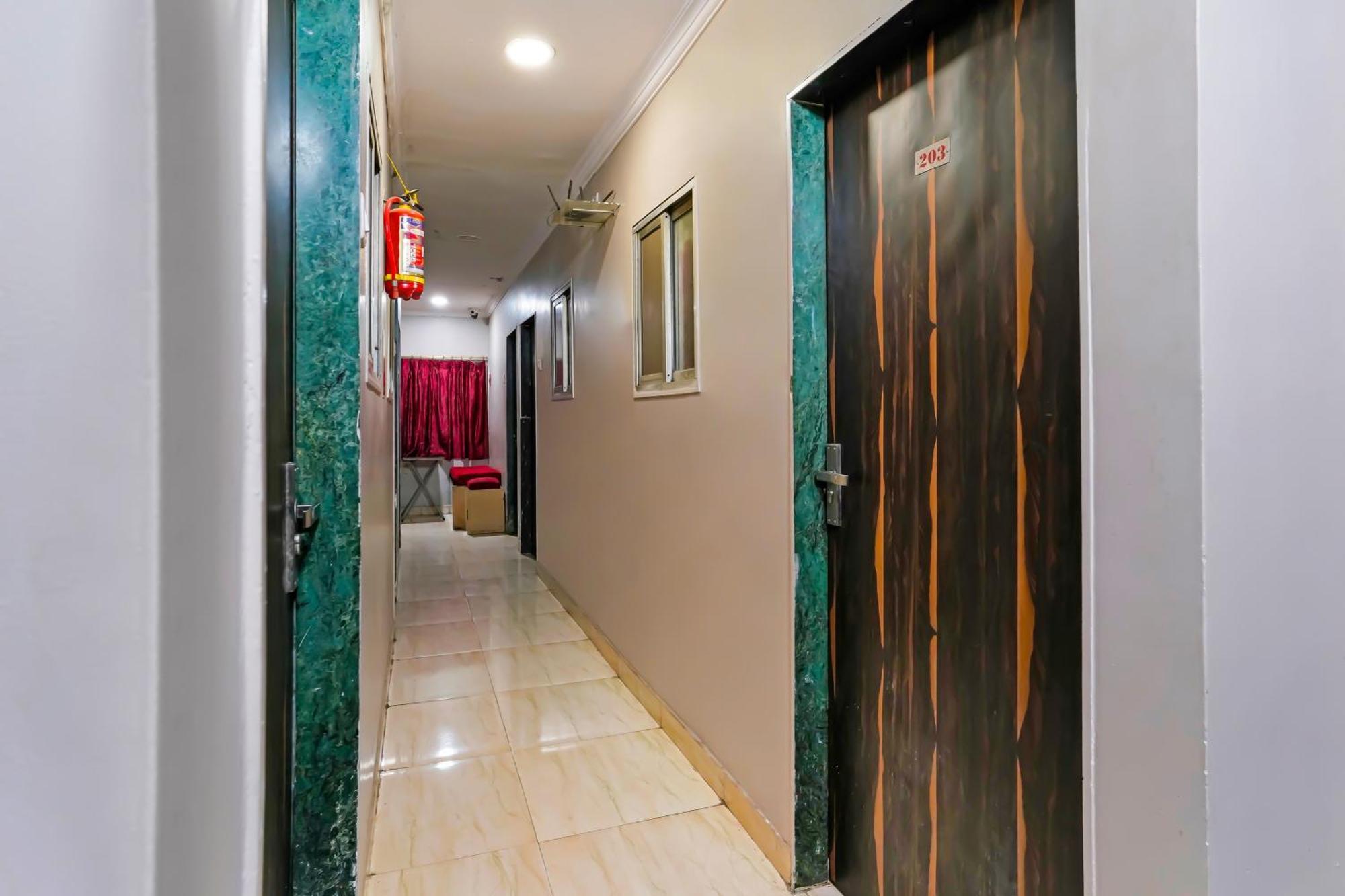 Super Hotel O Homestay Andheri East Mumbai Exteriör bild