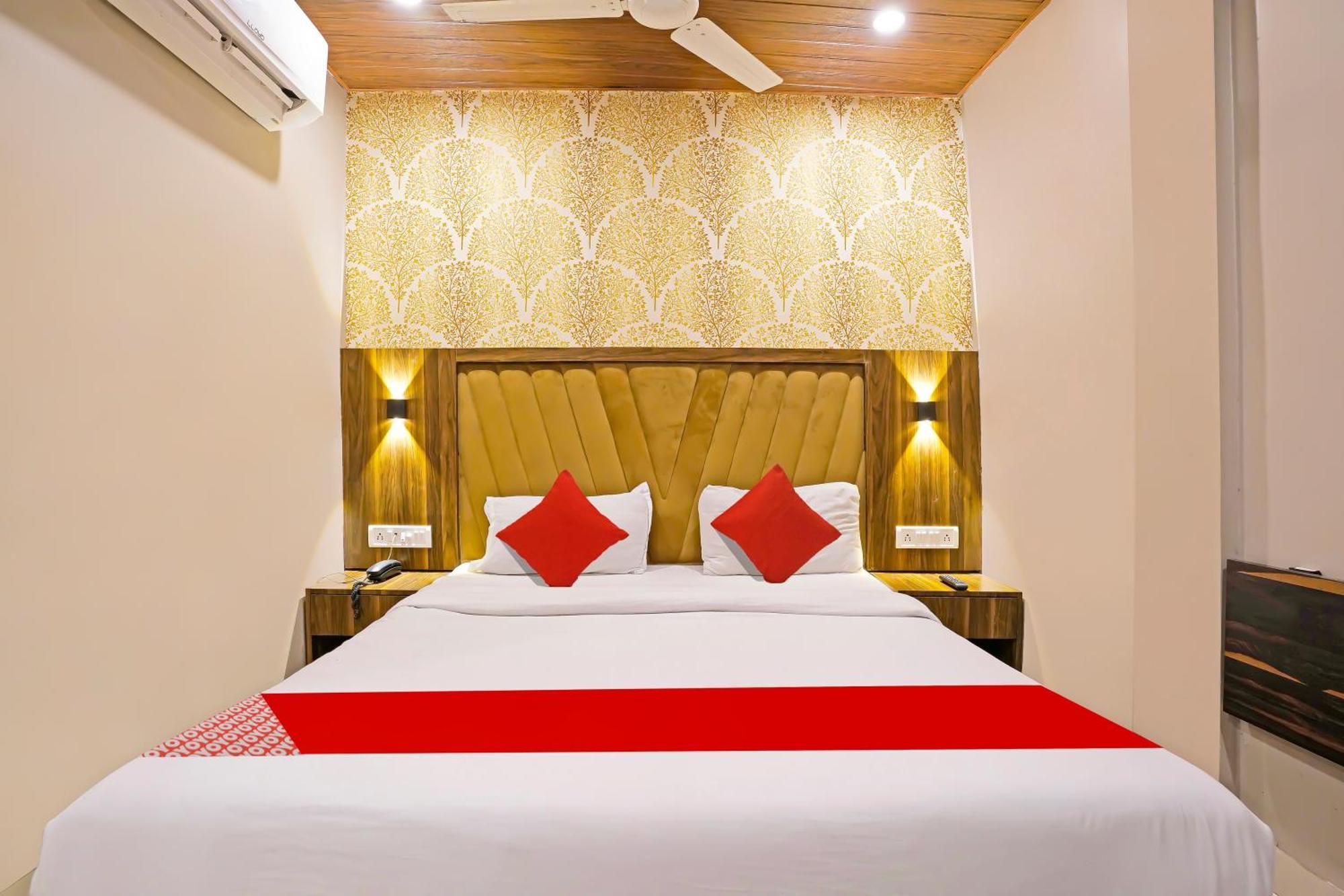 Super Hotel O Homestay Andheri East Mumbai Exteriör bild