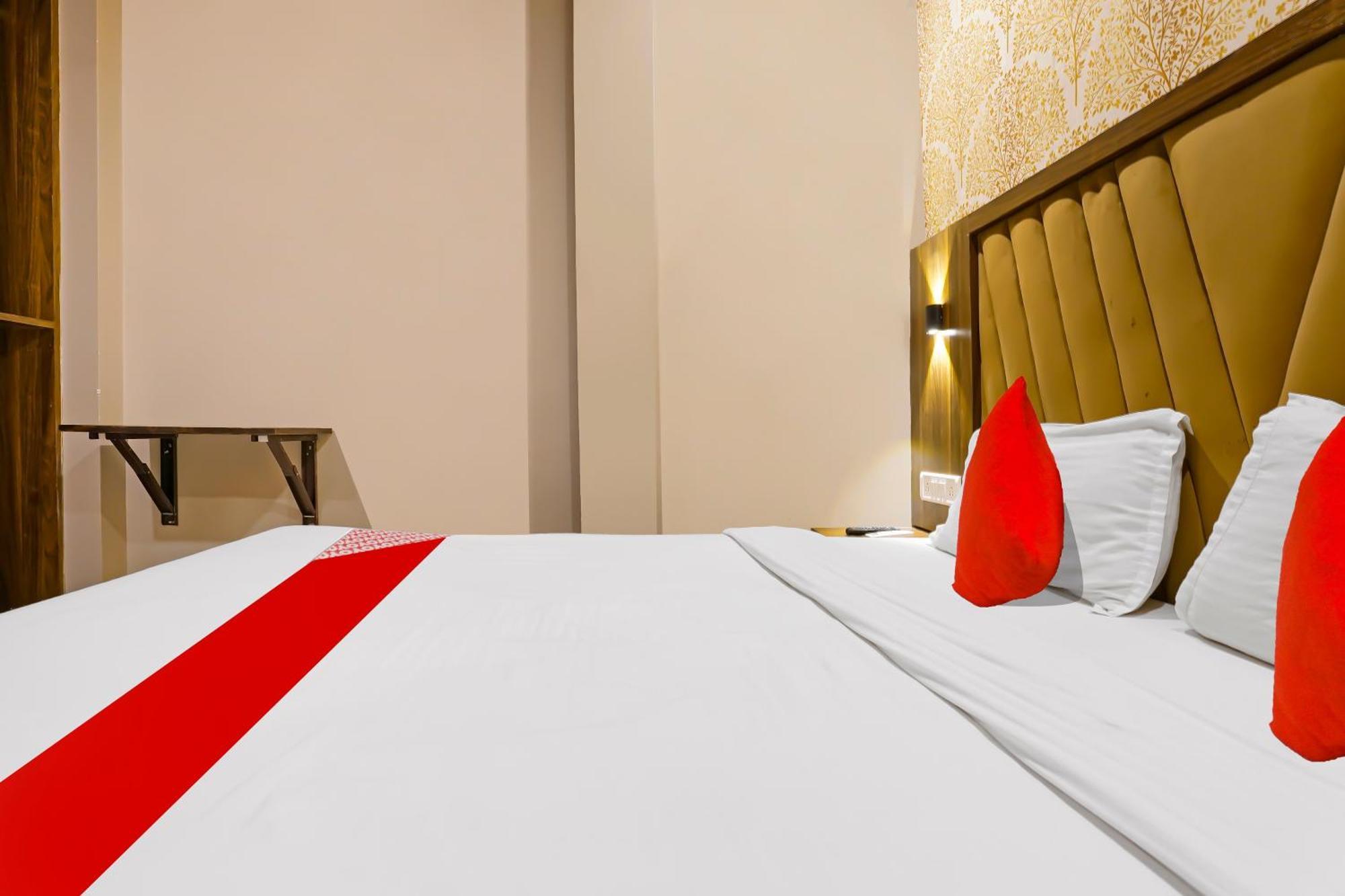 Super Hotel O Homestay Andheri East Mumbai Exteriör bild